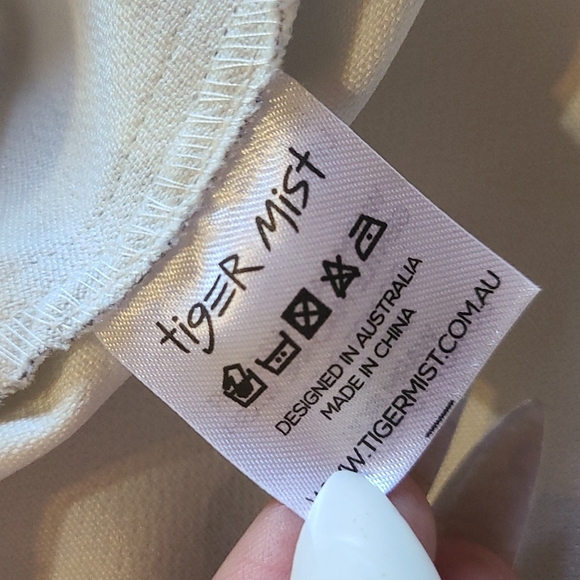 Like New! Tiger Mist Floral Plunge Dress - Picture 8 of 11